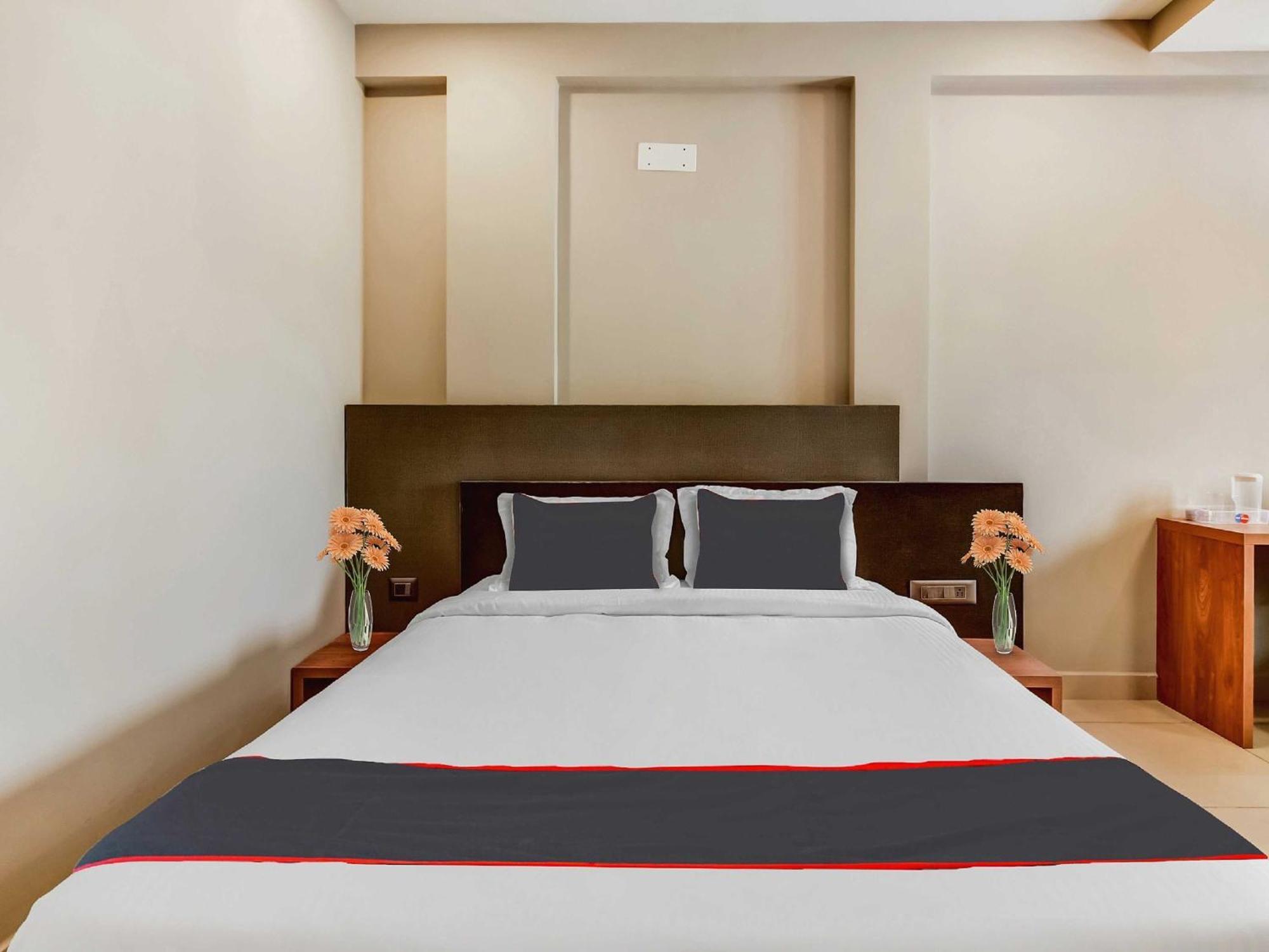 Collection O Yashas Serviced Apartment Vanivilasa Puram Exteriör bild