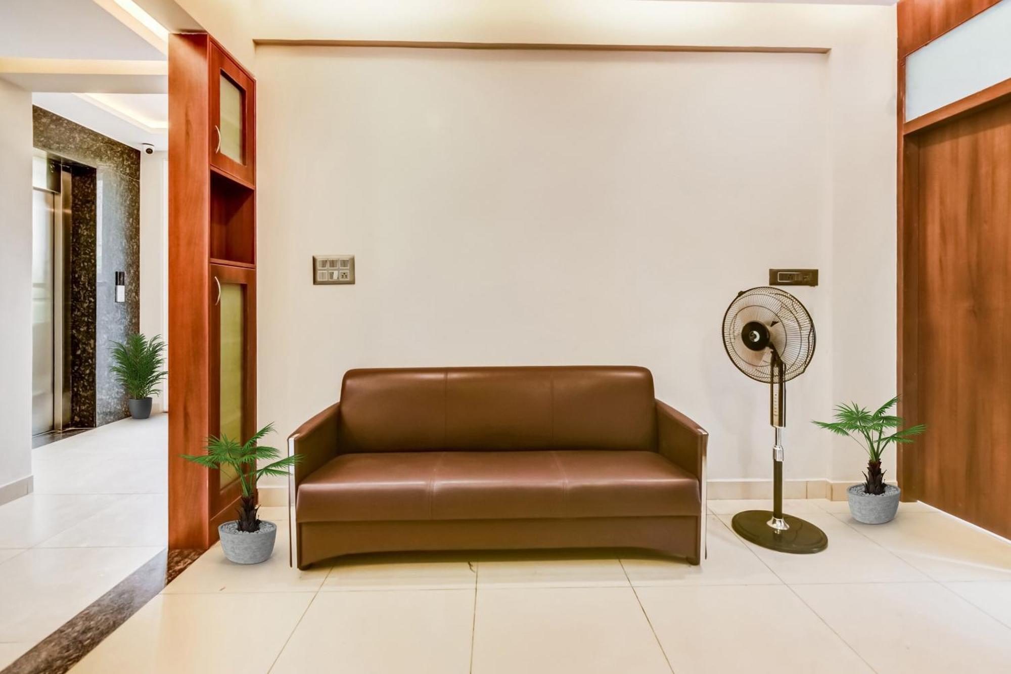 Collection O Yashas Serviced Apartment Vanivilasa Puram Exteriör bild